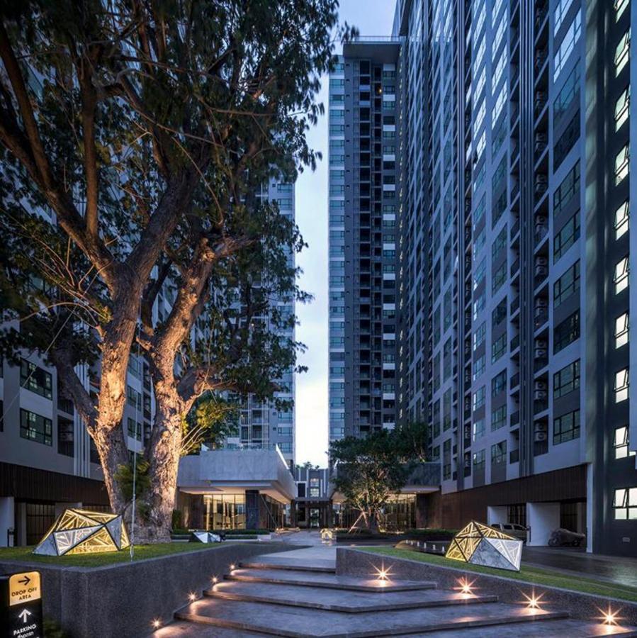 The Base Central Apartments Патая Екстериор снимка