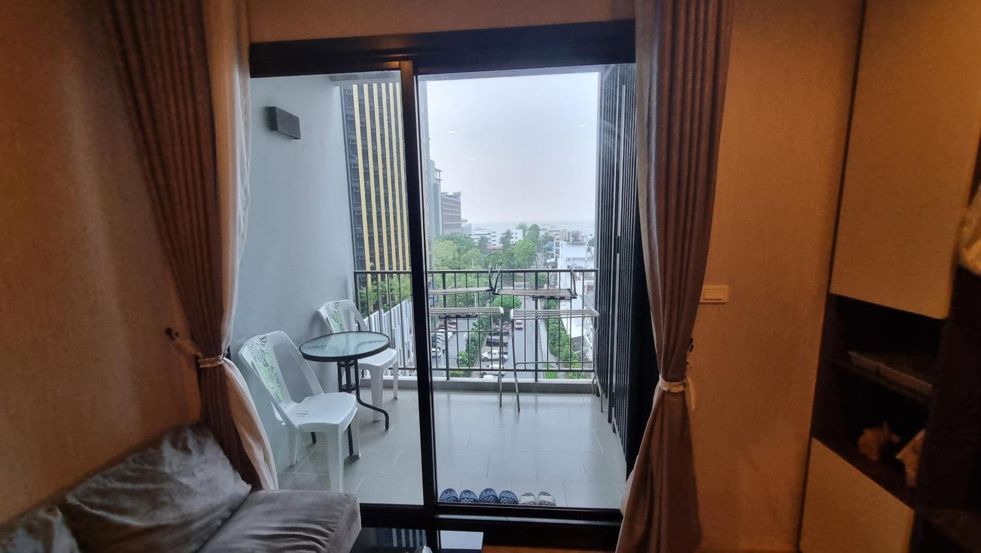 The Base Central Apartments Патая Екстериор снимка